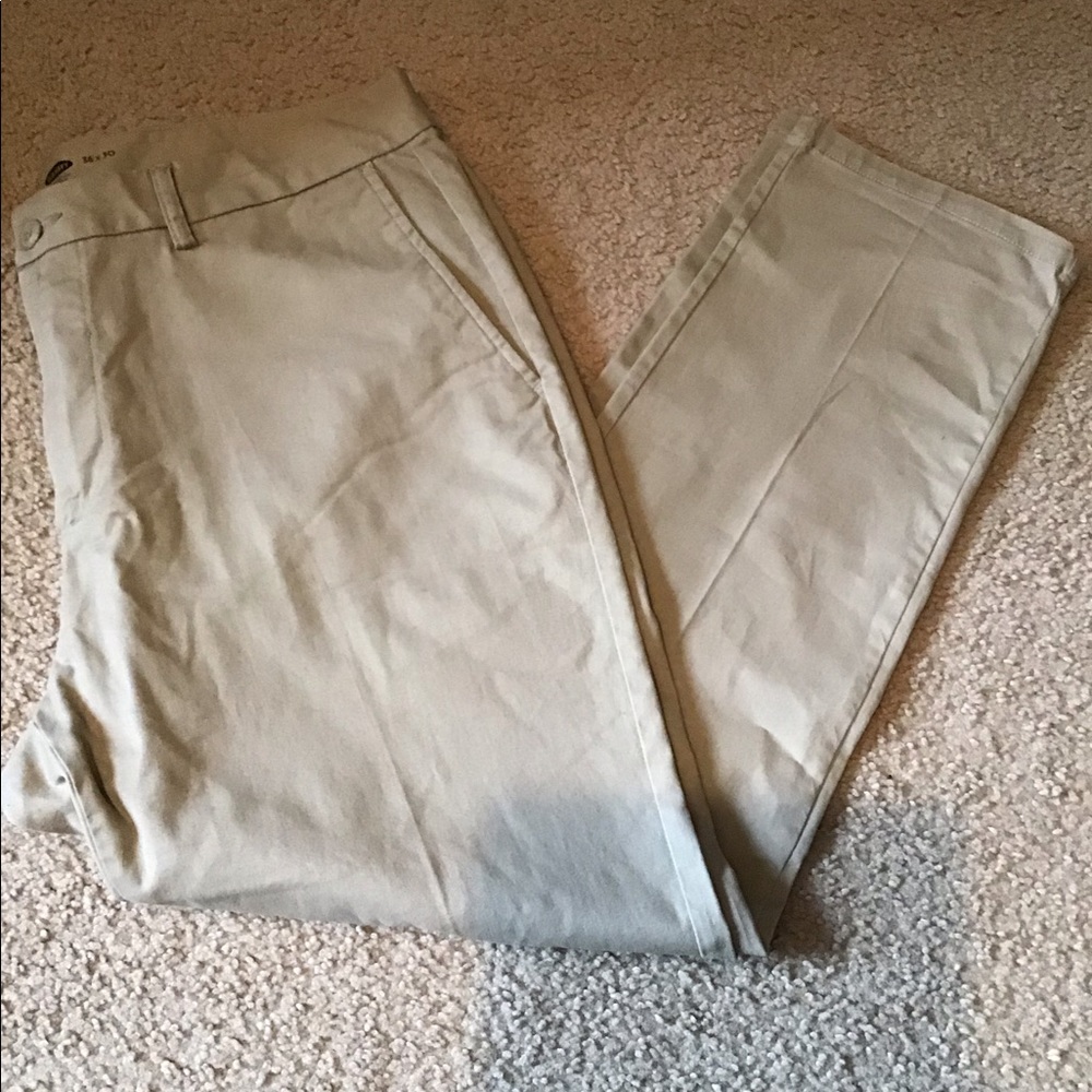 Men’s old Navy athletic khaki 36/30